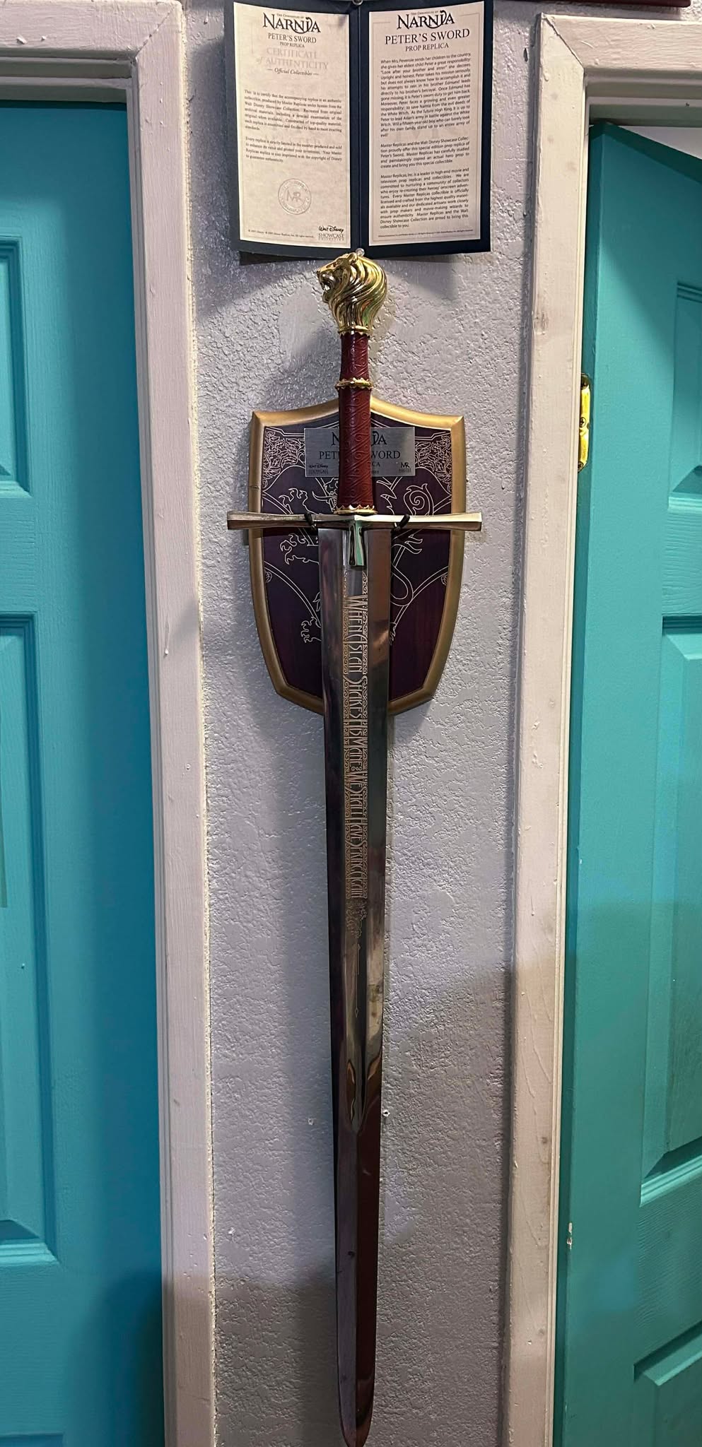 Disney Narnia MASTER REPLICA Peters Sword Showcase W/ PLAQUE & COA - LE #0965