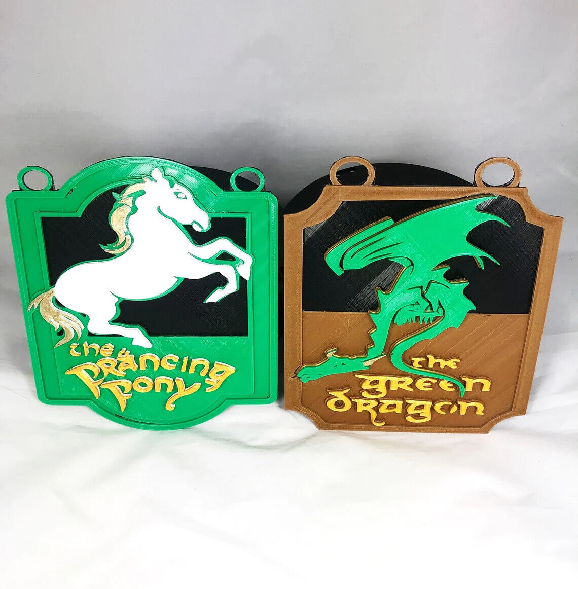 3D Lord of the Rings Inspired Prancing Pony & Green Dragon Wall Sign Post 2pc Set